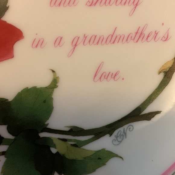 A Grandmothers Love signed LASTING MEMORIES fine Porcelain signed see pics - Picture 3 of 4